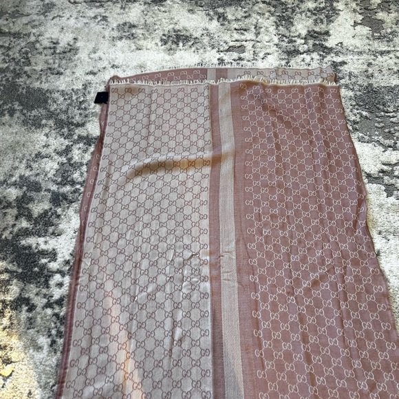 Auth Gucci Jacquard wool silk blend shawl scarf - Picture 2 of 2